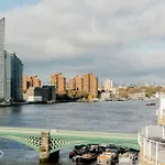 Portico Residences - Stunning Penthouse With River Views In Battersea