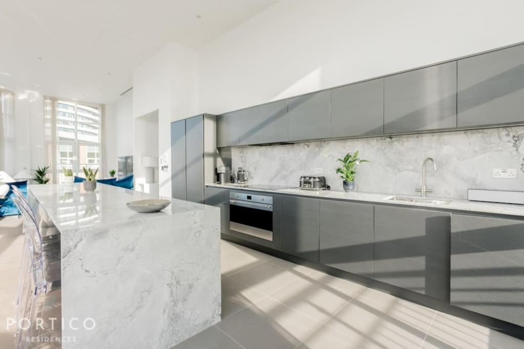 Apartment Portico Residences - Stunning Penthouse With River Views In Battersea *