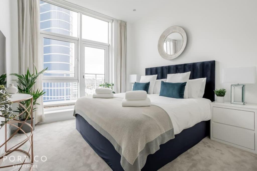 Portico Residences - Stunning Penthouse With River Views In Battersea *