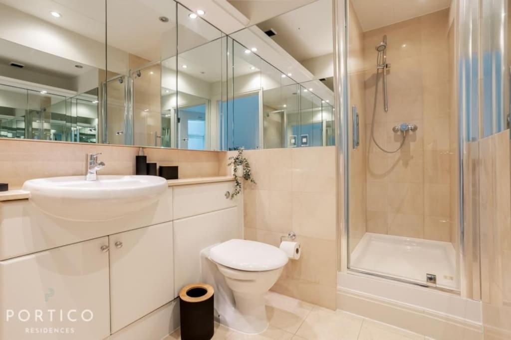 Portico Residences - Stunning Penthouse With River Views In Battersea London