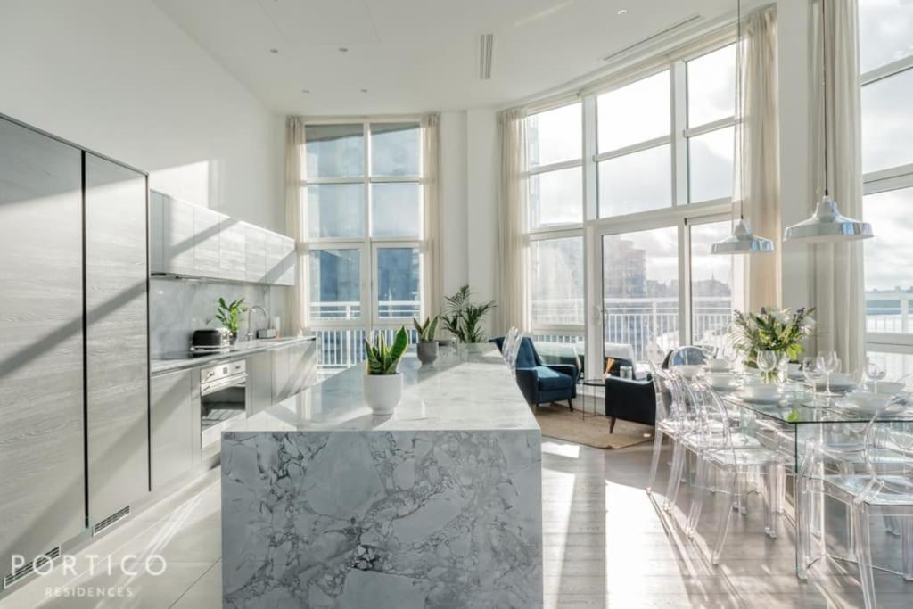 Portico Residences - Stunning Penthouse With River Views In Battersea *