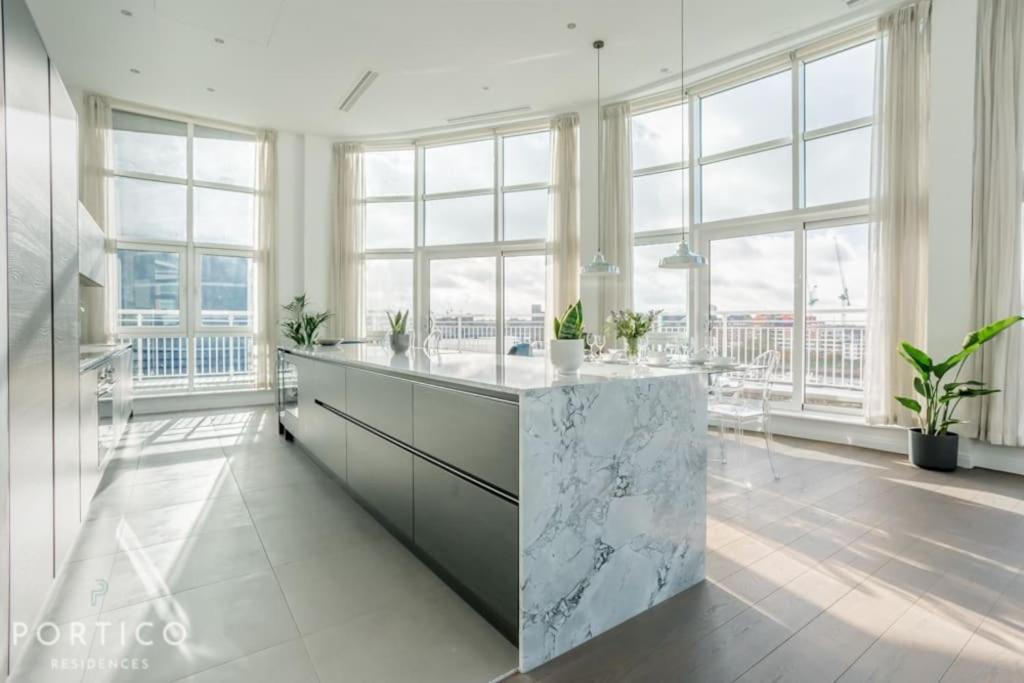 Apartment Portico Residences - Stunning Penthouse With River Views In Battersea