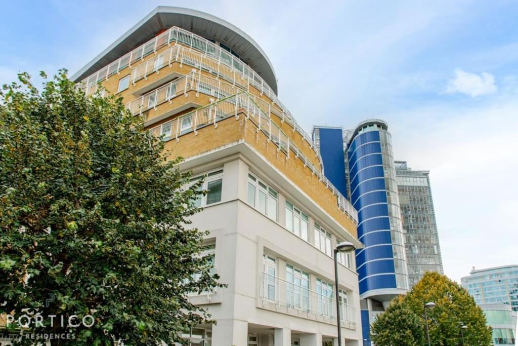 Apartment Portico Residences - Stunning Penthouse With River Views In Battersea London